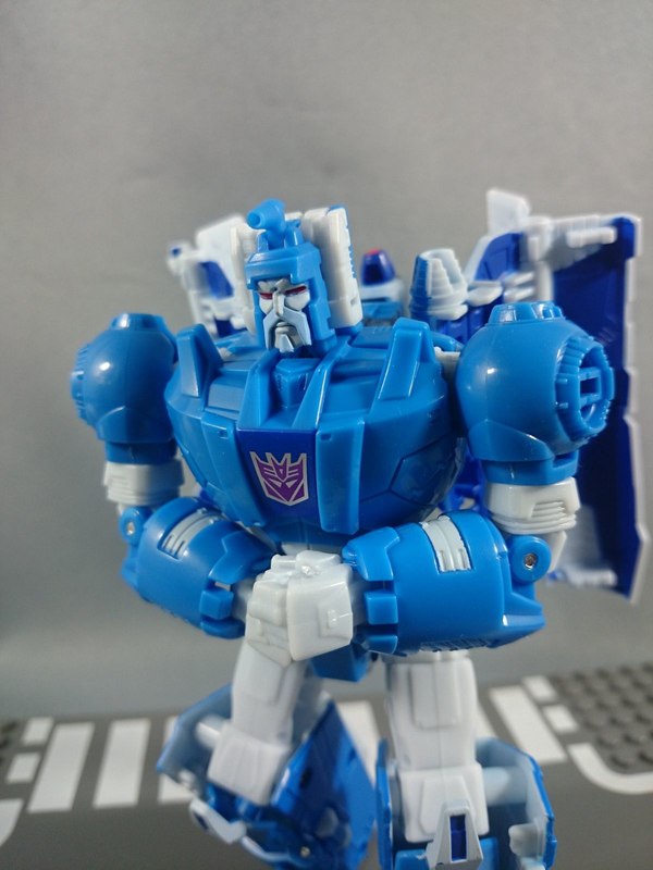 Legends Series LG 26 Scourge TakaraTomy Titans Return Figure In Hand Photos  (6 of 8)